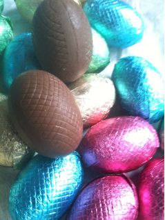 Carluccios Ovette di Cioccolato Milk Chocolate Eggs unwrapped